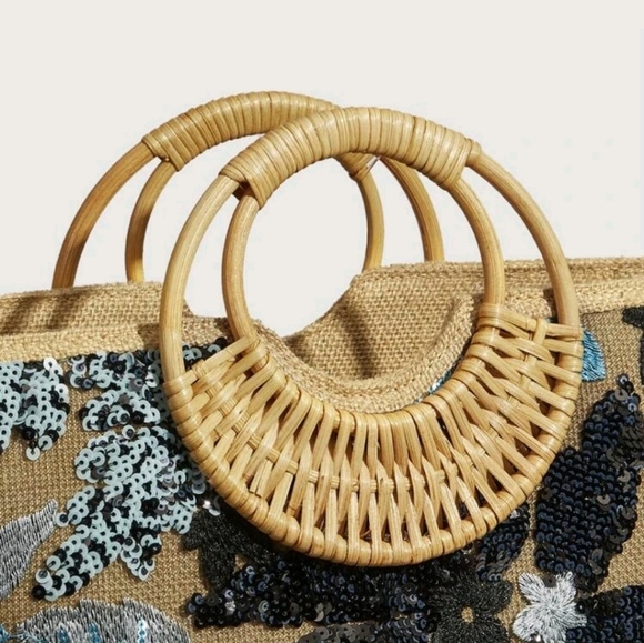 Floral Embroidered Straw Bag - Picture 4 of 6